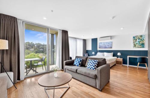 Torquay Apartment | Resort Studio 178 - Pool Access Walk to the Beach