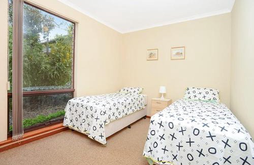 Encounter Bay House | 7 Harpoon Ave - Lovely Sea Views Across Encounter Bay