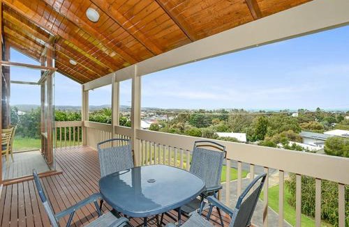 Encounter Bay House | 7 Harpoon Ave - Lovely Sea Views Across Encounter Bay