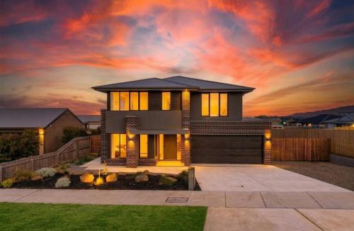 Warrnambool House | Ocean View Retreat EV Charger Family Friendly