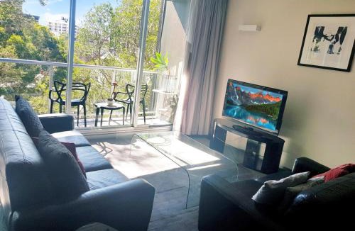 Darlinghurst Apartment | ELEGANT 2BR min walk to CBD, HYDE PARK & OXFORD ST