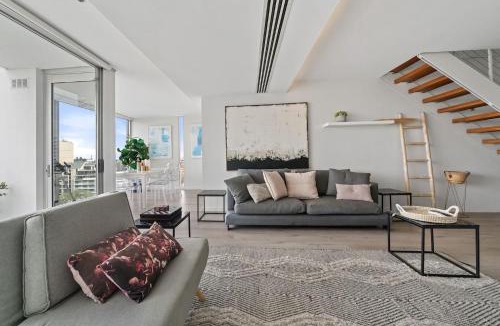 Darlinghurst Apartment | Luxury Sydney Residence with Pool, Gym & City Views