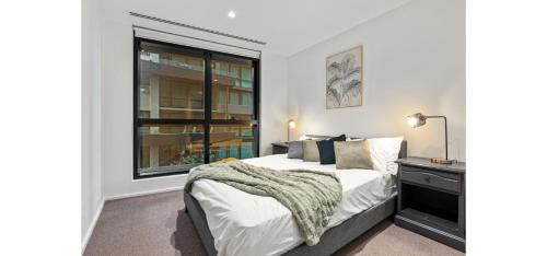 Melbourne Apartment | Albert Park Ultra Luxe Retreat With Pool Gym Parking
