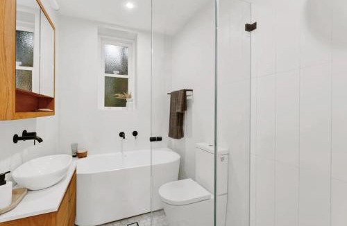 Neutral Bay Apartment | Neutral Bay Village Living - Modern Comfort - BB009