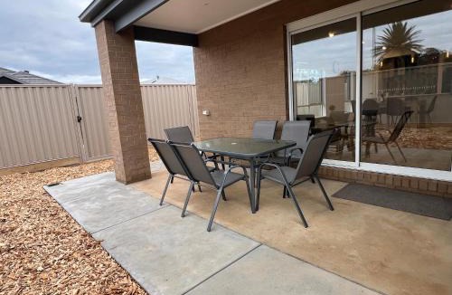 Nagambie House | PONZ Lake Retreat - Nagambie