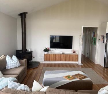 Venus Bay House | Meadow Lees - Linen, Wi-Fi, Pet Friendly