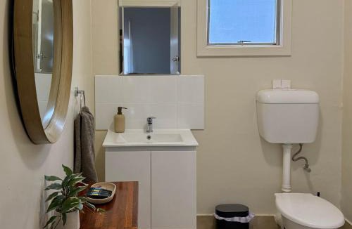 Kimba Apartment | Kimba Units - Better than a motel room - self contained and pet friendly
