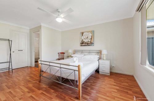 Broulee House | Spacious Broulee Retreat Near Beach
