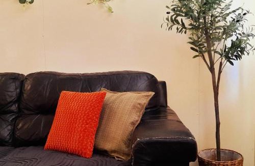 Tambo House | Oakwood House - Spacious 5BR retreat with private BBQ - Wild Wood Park Retreat