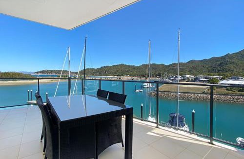 Nelly Bay Apartment | Blue on Blue Apartment 1361