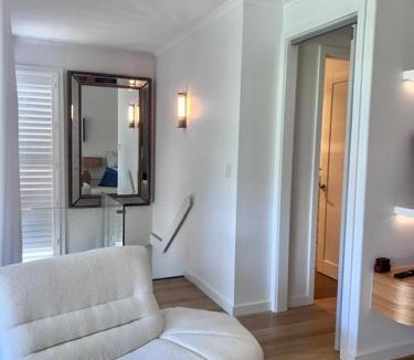 Brompton Apartment | City-Edge Comfort in Brompton