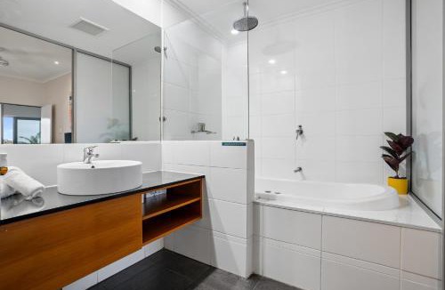 Mandurah Apartment | Coastal Studio with City & Ocean Views, Walk to Beach