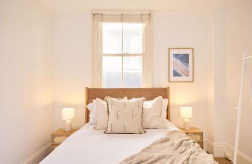 Manly Apartment | Steps to the Sand - Iconic Heritage Estate Manly
