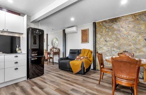 Crafers West House | KW Treehouse Luxury Private Farm Escape for 2 with Walking Trails
