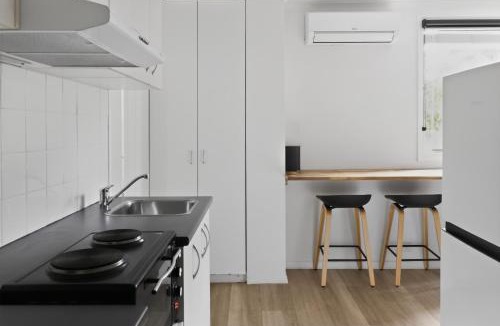 Manly Apartment | Central Studio with Pool, Gym Access 2mins Walk Beach