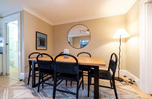 Glebe Apartment | 4BR Glebe Home Near Sydney Fish Market w Parking