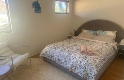 Bayswater House | Sunlit Minimal Aircon Room Bayswater Central City & Airport 10min SHARED HOUSE