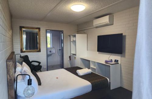 Queanbeyan Hotel | Crest Motor Inn
