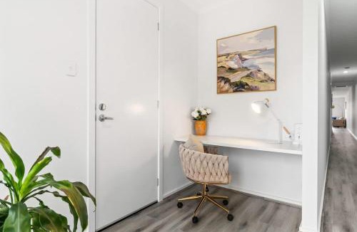 Modbury House | Stylish 3BR Stay Close to Tea Tree Plaza