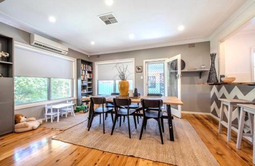 Dubbo House | Escape on Palmer - Warm Family Retreat, Firepit