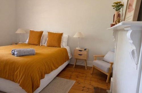 Sale House | Spacious Stylish Group Stay Sleeps 12 5bed3Bath