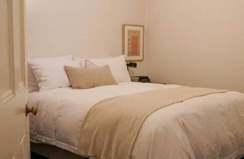Fitzroy House | Charming Fitzroy Terrace Walk, Dine & Explore