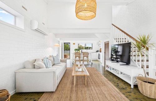 Silver Sands House | Saltys Silver Sands A playful pet friendly hideaway steps from Aldinga Beach