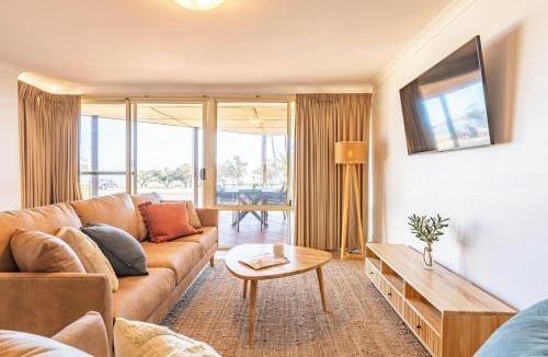 Kalbarri Apartment | Blue Waters - Beachfront and River View - Sleeps 6 -Central Kalbarri