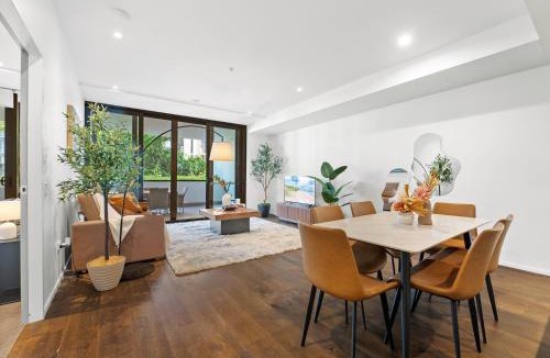 Mascot Apartment | Prestige 3BR Retreat with 2 Parking Prime Sydney
