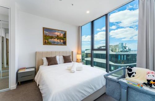 Box Hill Apartment | Spacious 4BR penthouse in Box Hill Free Parking x 2