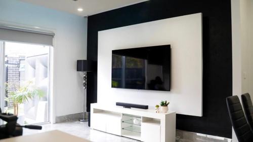 Deer Park House | Modern 4BR Near Shops, Airport & Walking Trail