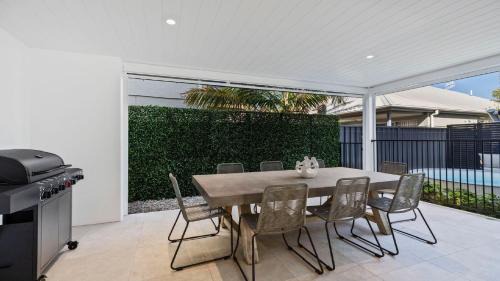 Hawks Nest House | Pacific Chill 2 Mins Walk to Beach