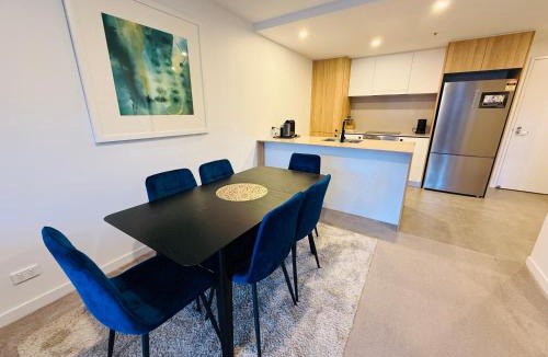 Braddon Apartment | Midnight Luxe 2BR 2Bath 508 L5 in the heart of Braddon Pool Sauna Gym 1 Secure Parking Space Wifi Wine