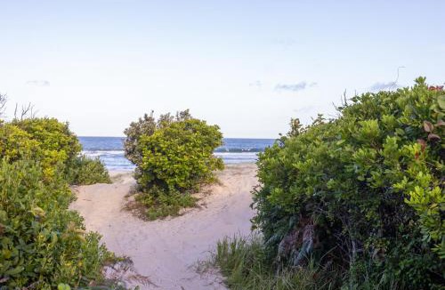 Stuarts Point Hotel | Yarra Holiday Park