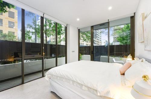 Mascot Apartment | Modern 3-Bedroom Apartment Near Airport & Train