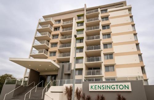 Townsville Apartment | Townsville 2 Bedroom Apartment with Pool, Balcony & Parking