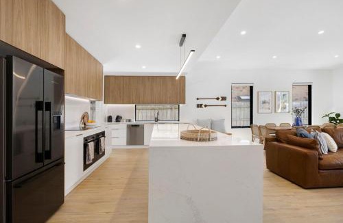Safety Beach House | Peninsula Sea Breeze