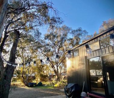 Glenrowan Apartment | Tiny House Glenrowan - Kingfisher Eco Retreat