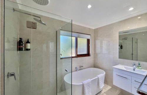 Flagstaff Hill House | Hillside Retreat with Pool