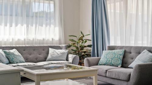 Noraville House | 'The Sea Shell' Brand New, Direct Beach Access