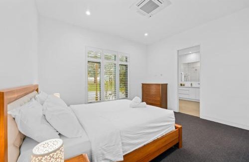 Hastings House | Serene Coastal Retreat in Hastings w pool