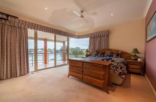 South Yunderup House | Funland, Family Home On The Canals Mandurah