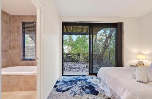 Skenes Creek House | Ocean View Treetops Retreat