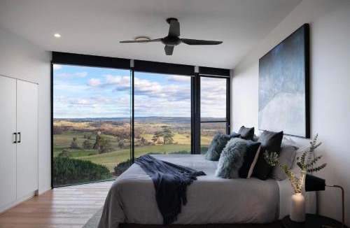 Mount Franklin House | Sky High- iconic ridge-top retreat