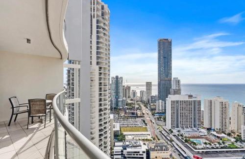 Surfers Paradise Apartment | Ocean Views 33rd Floor Beachfront Surfers Paradise Apartment