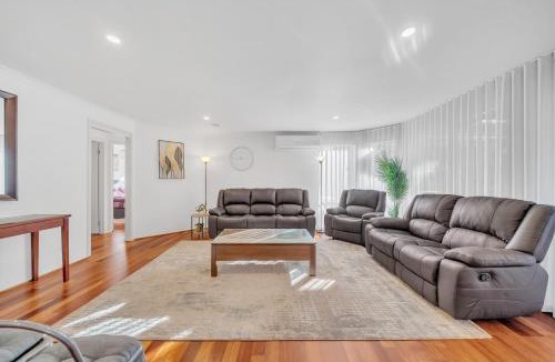 Tarneit House | Your Tarneit Escape - 4BR Home with Pool & BBQ