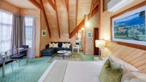 North Tamborine House | Mt Tamborine Stonehaven Manor