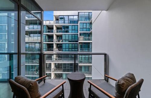 Adelaide Central Business District Apartment | Elegant 1BR CBD Apt Walkable - Parking - WiFi