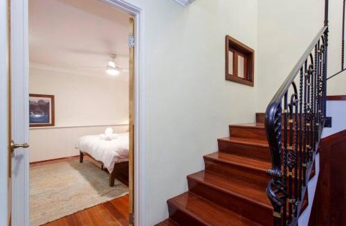 Fremantle House | Spacious walkable home with garden courtyard
