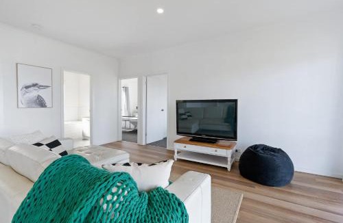 Goolwa Beach House | 66 Neighbour Ave Goolwa - Linen Provided